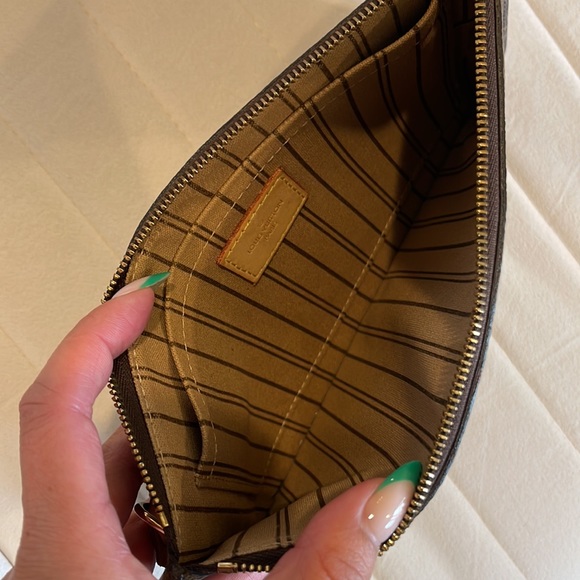 Louis Vuitton Neverfull Pouch - Picture 3 of 5
